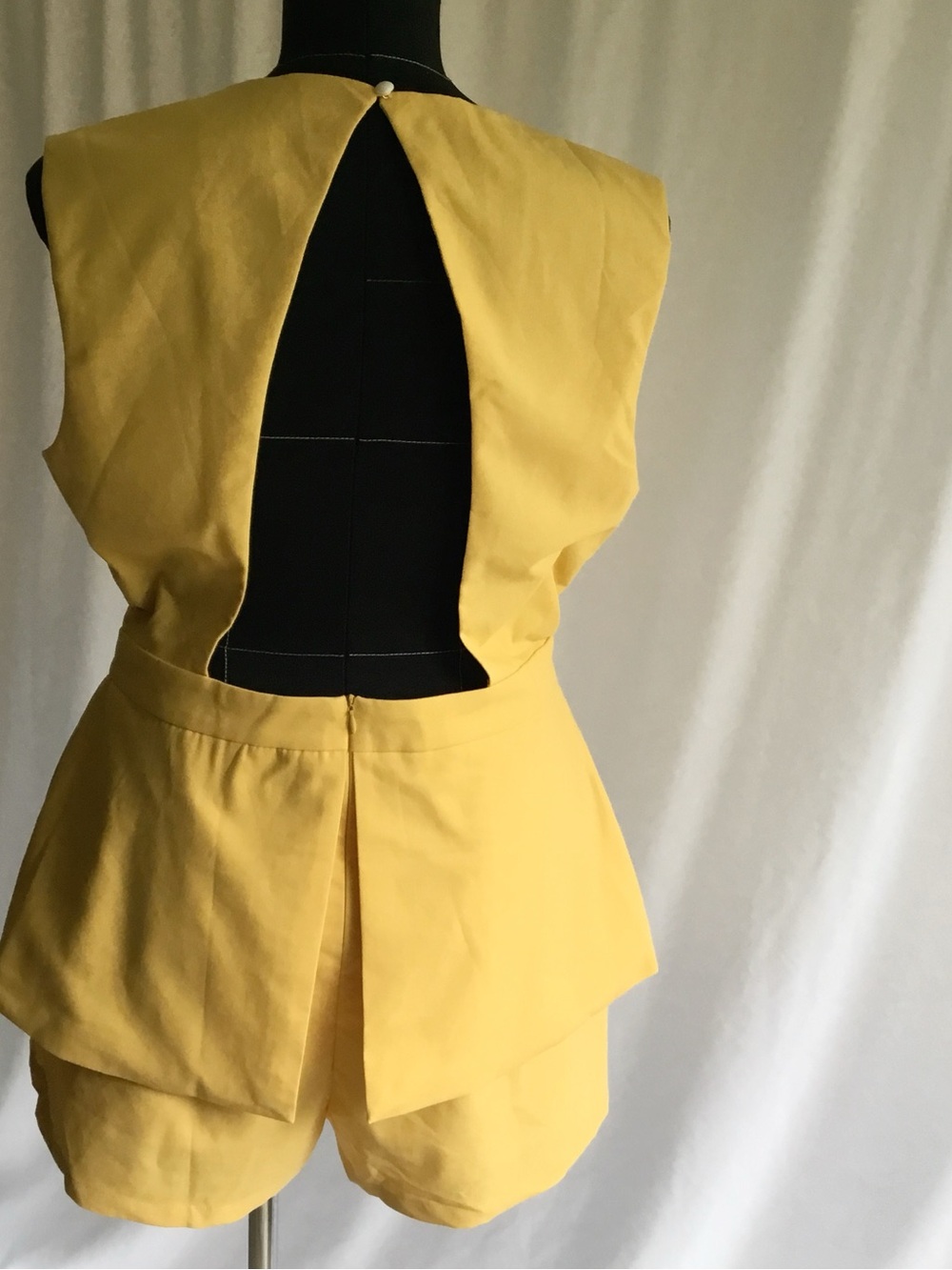 Yellow Deep-V Sleeveless Romper - Picture 4 of 8